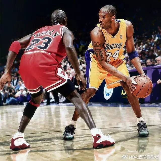 抛开历史地位，巅峰科比和巅峰乔丹谁更强？禅师的回答很中肯|科比·布莱恩特|菲尔·杰克逊|迈克尔·乔丹|科比-布莱恩特|菲尔-杰克逊_新浪体育_新浪新闻