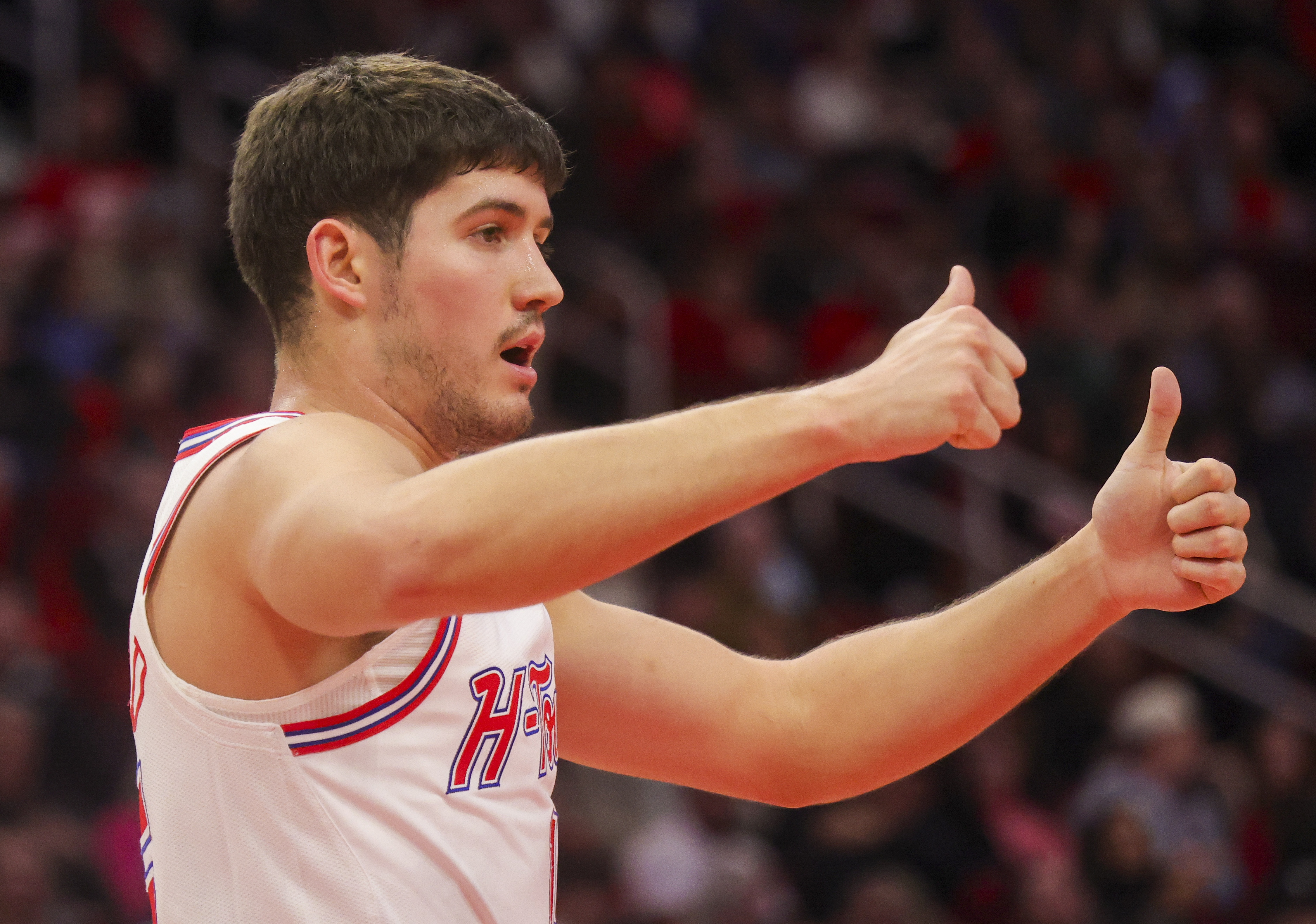 球探比分-谢泼德：总体防守感觉好多了 我打得更有对抗性&amp;出现在合适位置